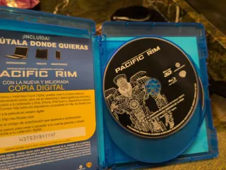 Pacific Rim 3D + 2 Discos Bluray