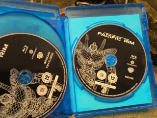 Pacific Rim 3D + 2 Discos Bluray