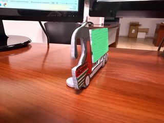 Camion Scania Fatto a Mano