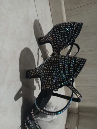 Zapatos de baile negros con pedrería