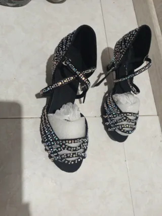Zapatos de baile negros con pedrería
