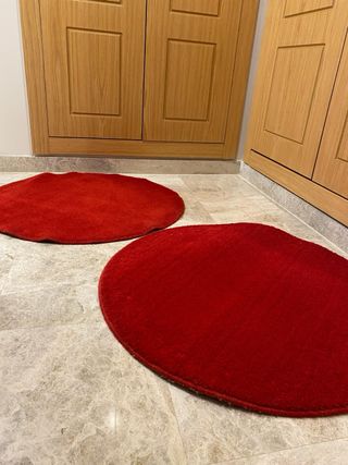 2 Alfombras Redondas Ikea rojas