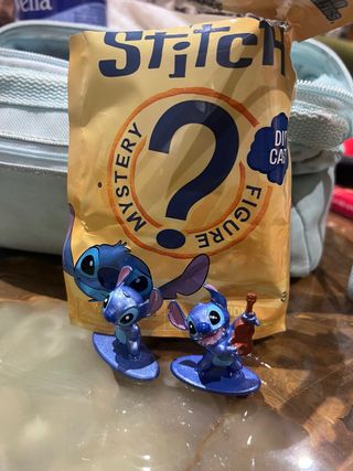 Pack 2 Figuras Stitch Mystery Figure