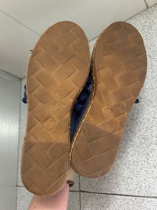 Alpargatas azules pompón talla 37