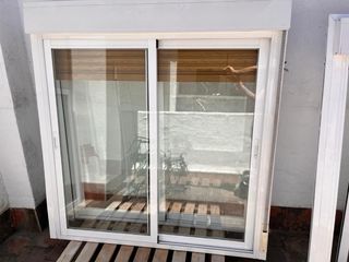 Ventana aluminio blanco con persiana