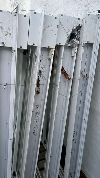 Ventana aluminio blanco con persiana