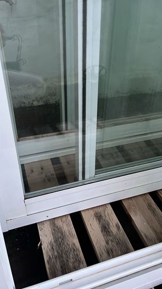 Ventana aluminio blanco con persiana