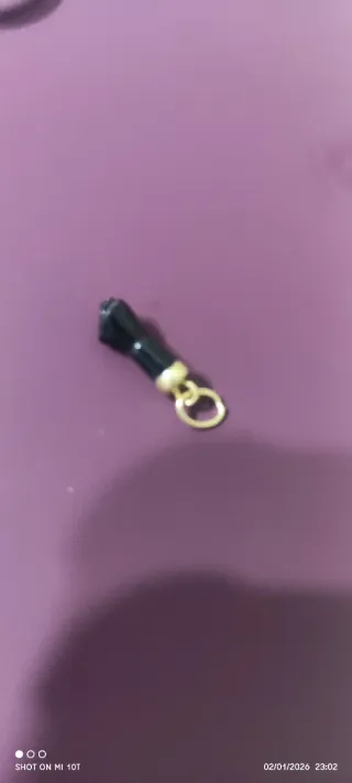 Colgante Puño 18k y onix
