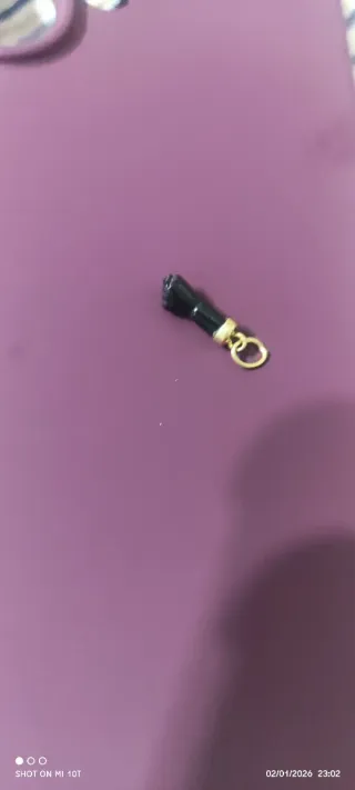 Colgante Puño 18k y onix