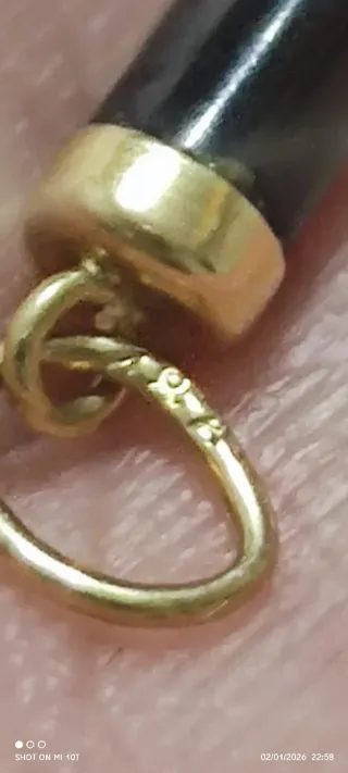 Colgante Puño 18k y onix