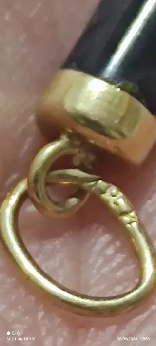 Colgante Puño 18k y onix