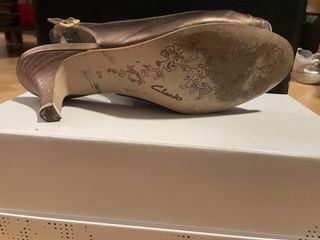 Zapatos de fiesta Clark dorados peep toe