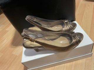 Zapatos de fiesta Clark dorados peep toe