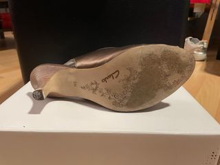 Zapatos de fiesta Clark dorados peep toe