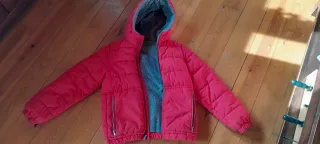 Chaqueta Benetton para niño o niña roja.
