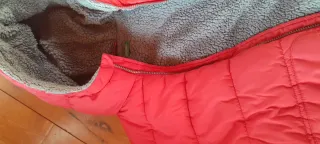 Chaqueta Benetton para niño o niña roja.