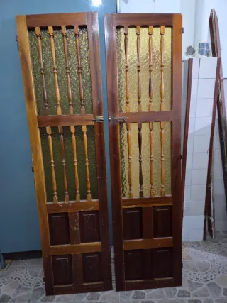 Puertas madera maciza y cristal