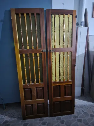 Puertas madera maciza y cristal