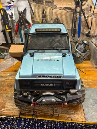 Coche RC Suzuki Samurai Azul