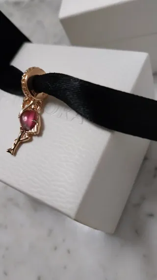 Pandora Charm Flamenco Rosa Oro.