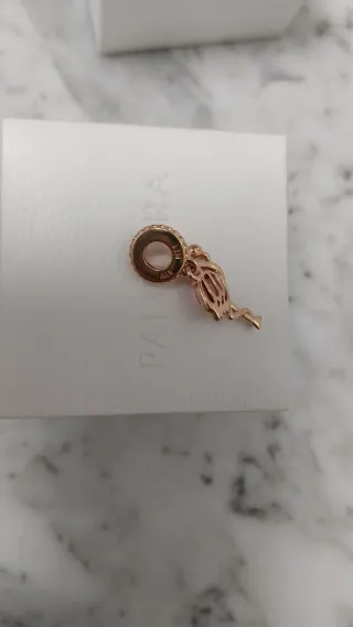 Pandora Charm Flamenco Rosa Oro.