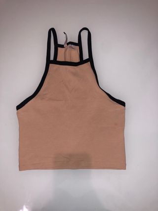 Top tirantes carne con contorno negro