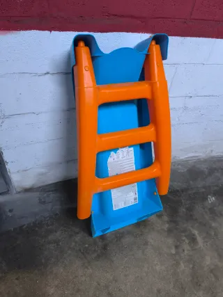 Tobogán infantil azul y naranja