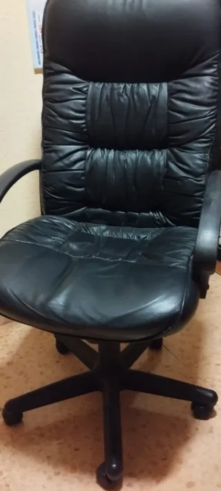 Sillón de oficina con ruedas polipiel negro