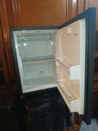 Lote 2 Neveras Minibar Electrolux