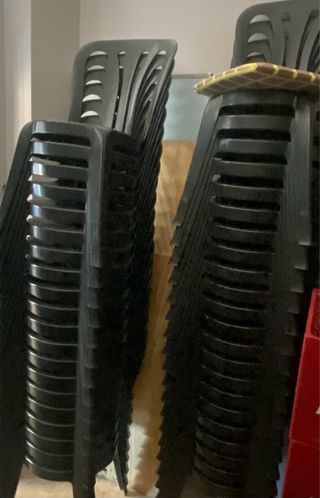 Sillas de Plástico Negras Apilables