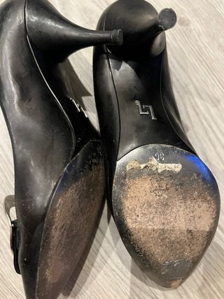 Zapatos de tacón Latouche negros y plateados