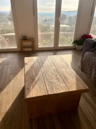 Mesa de centro de madera rústica