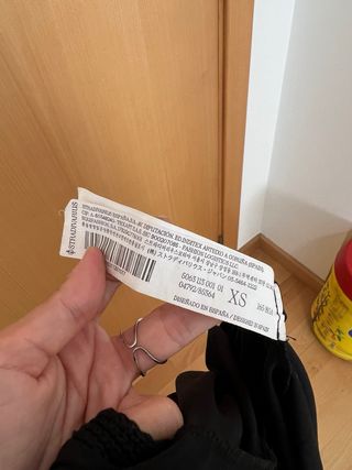 Vestido negro Stradivarius