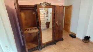 Armario antiguo de madera