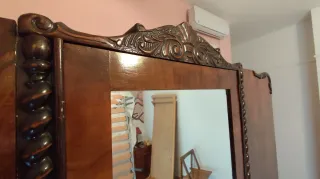 Armario antiguo de madera