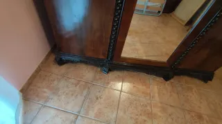 Armario antiguo de madera