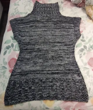 Vestido de punto cuello alto sin mangas