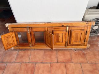 Ventanas de madera con postigos