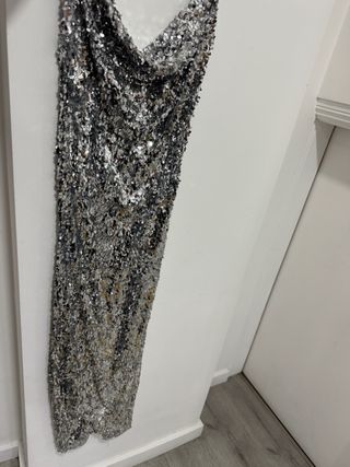 Vestido longo lantejoulas dourado e prateado