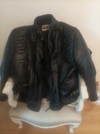 Chaqueta de moto custom de cuero talla 52 .