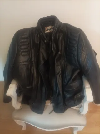 Chaqueta de moto custom de cuero talla 52 .