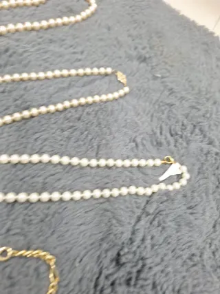 Collares y pendientes de perlas