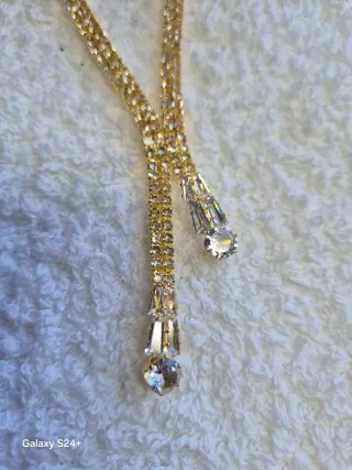 Colar Dourado com Cristais