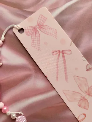 Segnalibro con perline rosa e fiocchi