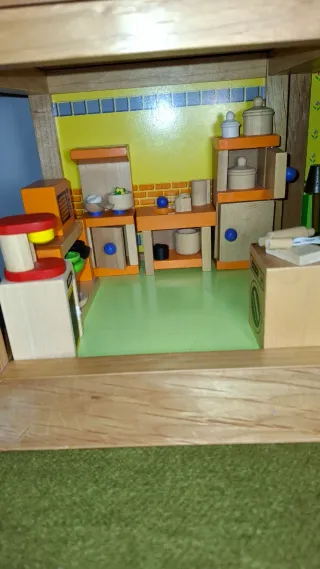 Casa de muñecas de madera