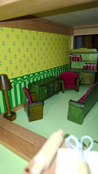 Casa de muñecas de madera