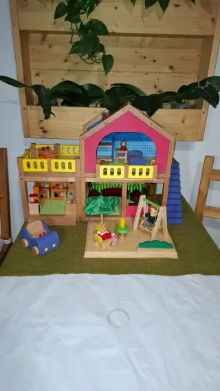 Casa de muñecas de madera