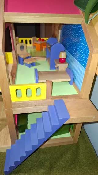 Casa de muñecas de madera