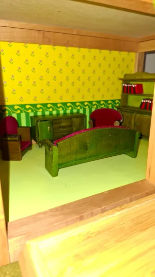 Casa de muñecas de madera