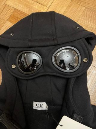 Chaqueta C.P. Company Negra con Gafas
